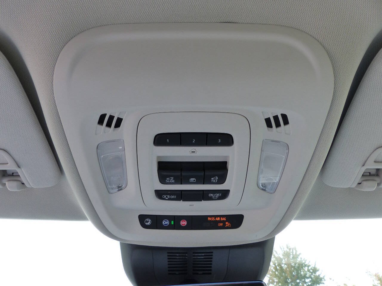 Used 2025 Buick Envision Avenir AWD/4WD image 43