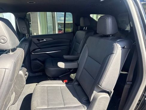 Used 2025 Chevrolet Traverse LT AWD/4WD image 11