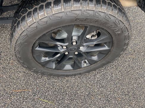 Certified 2024 Jeep Gladiator Sport image 12