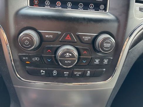 Used 2018 Jeep Grand Cherokee Laredo image 21