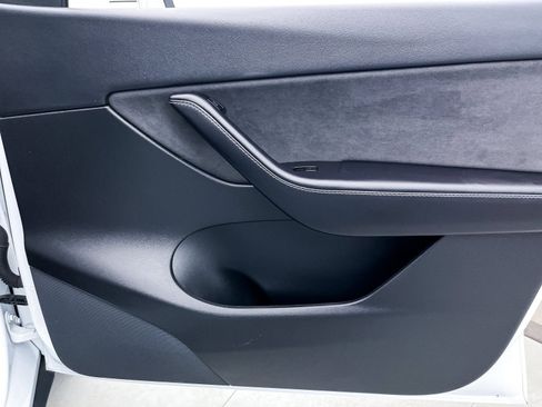 Used 2021 Tesla Model Y Long Range image 28