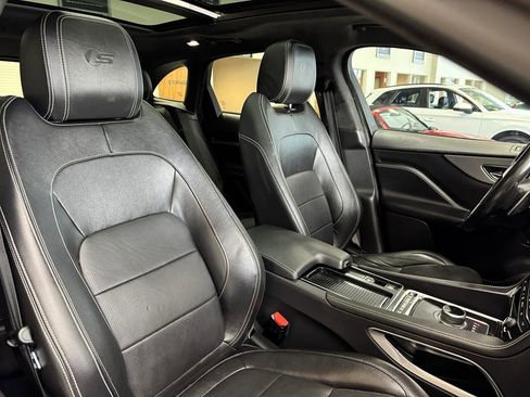 Used 2019 Jaguar F-PACE S image 18