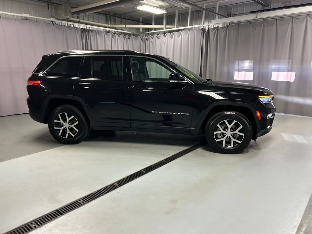 Used 2024 Jeep Grand Cherokee Limited AWD/4WD image 8