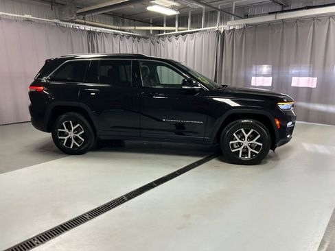 Used 2024 Jeep Grand Cherokee Limited AWD/4WD image 8