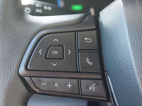 Used 2025 Toyota Sienna LE image 9