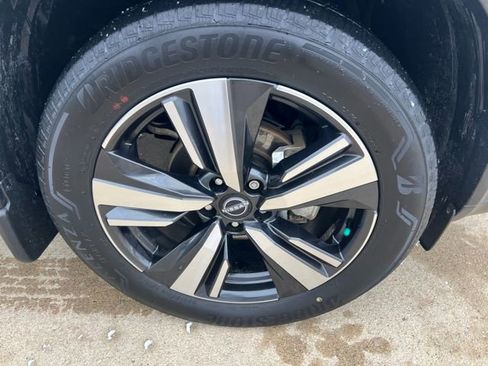 Used 2023 Nissan Rogue SL w/ SL Premium Package image 11