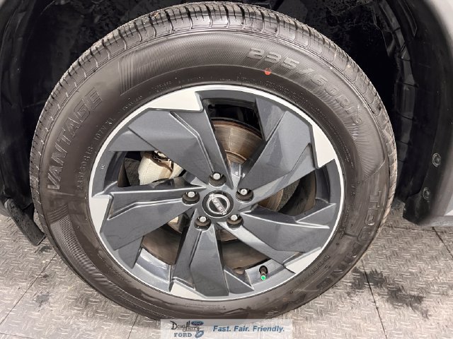 Used 2025 Nissan Rogue SV AWD/4WD image 18