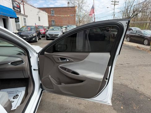Used 2020 Chevrolet Malibu LT image 33