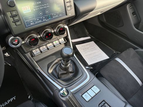 Used 2024 Toyota GR86 Premium image 13