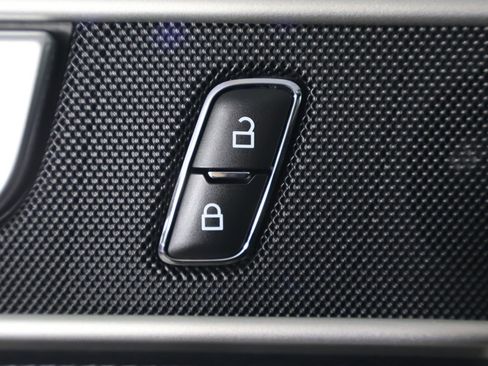 Used 2022 Ford Explorer XLT image 34