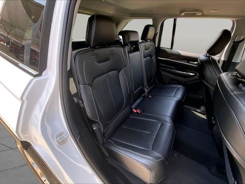 Used 2023 Jeep Grand Cherokee Limited AWD/4WD image 19