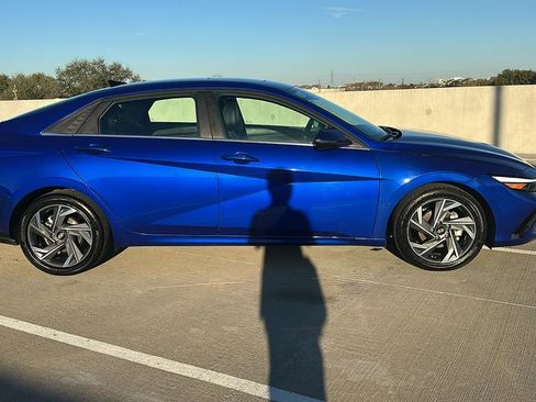 Used 2025 Hyundai Elantra Limited image 13