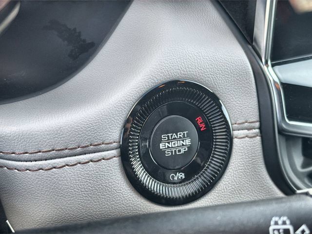 Used 2025 Jeep Compass Limited AWD/4WD image 16
