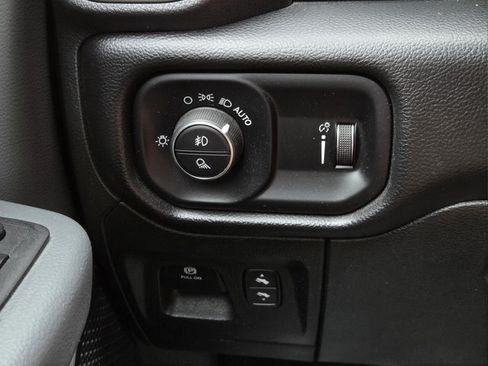 Used 2022 RAM 1500 Big Horn AWD/4WD image 18