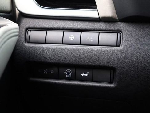 Certified 2025 Nissan Rogue SL w/ Tech Package FWD image 22