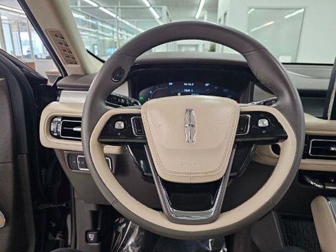 Used 2023 Lincoln Aviator AWD w/ Premium Package image 10
