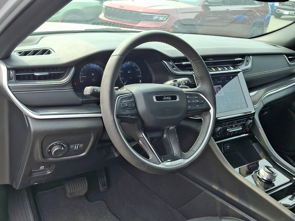 Used 2023 Jeep Grand Cherokee Altitude AWD/4WD image 25