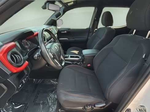 Used 2019 Toyota Tacoma TRD Sport image 18