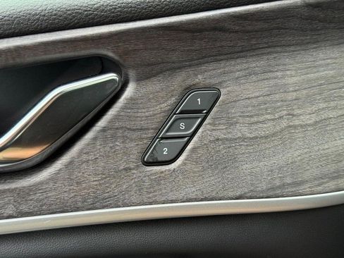 Used 2024 Jeep Grand Cherokee L Limited w/ Luxury Tech Group II image 16