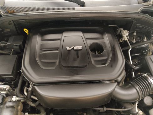 Used 2019 Jeep Grand Cherokee Laredo AWD/4WD image 30