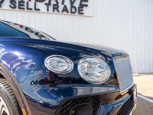 Used 2021 Bentley Bentayga AWD/4WD image 11