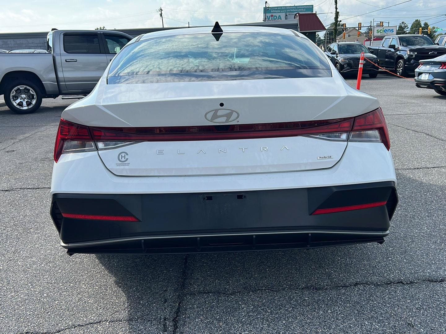 Used 2025 Hyundai Elantra Limited FWD image 4