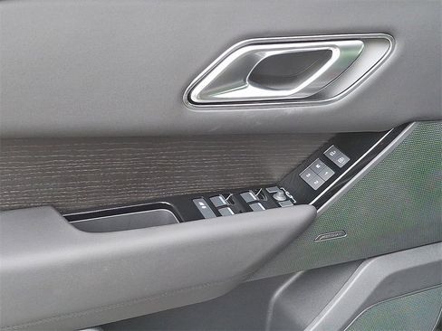 New 2026 Land Rover Range Rover Velar Dynamic SE image 8