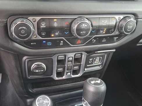 Used 2025 Jeep Wrangler Unlimited Sahara w/ Safety Group AWD/4WD image 15