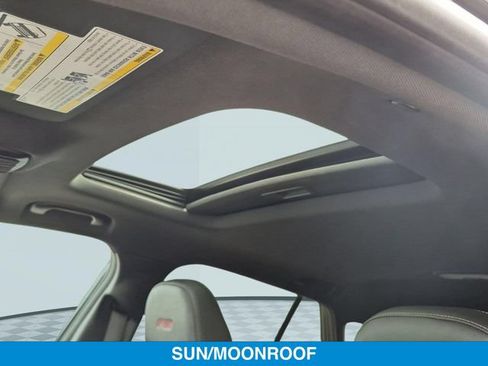 Used 2024 Chevrolet Trax RS w/ Sunroof Package FWD image 27