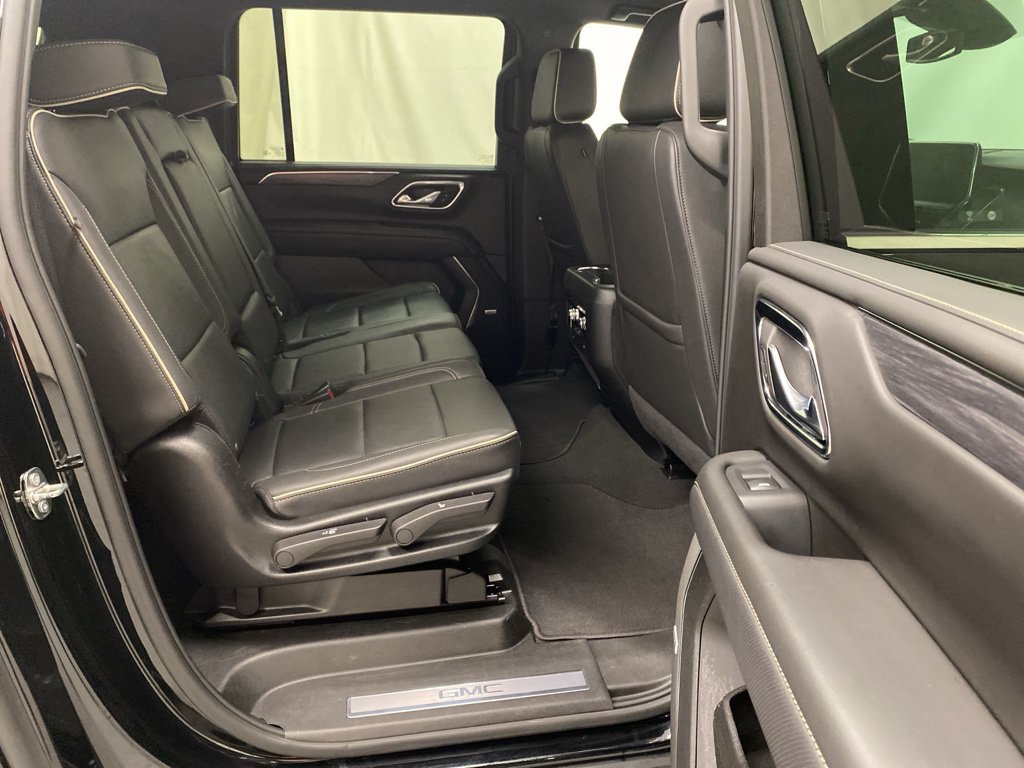 Used 2024 GMC Yukon XL SLT AWD/4WD image 17