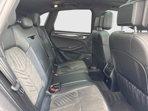 Used 2020 Porsche Macan AWD/4WD image 44