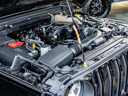 Used 2022 Jeep Gladiator Rubicon w/ Trailer Tow Package image 43