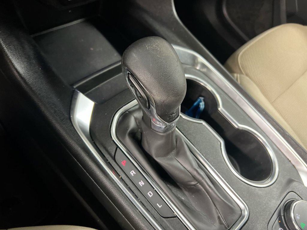 Used 2023 Chevrolet Traverse LS FWD image 17