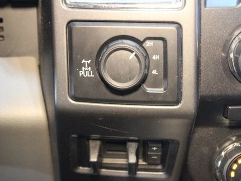Used 2017 Ford F250 XLT w/ XLT Premium Package AWD/4WD image 22