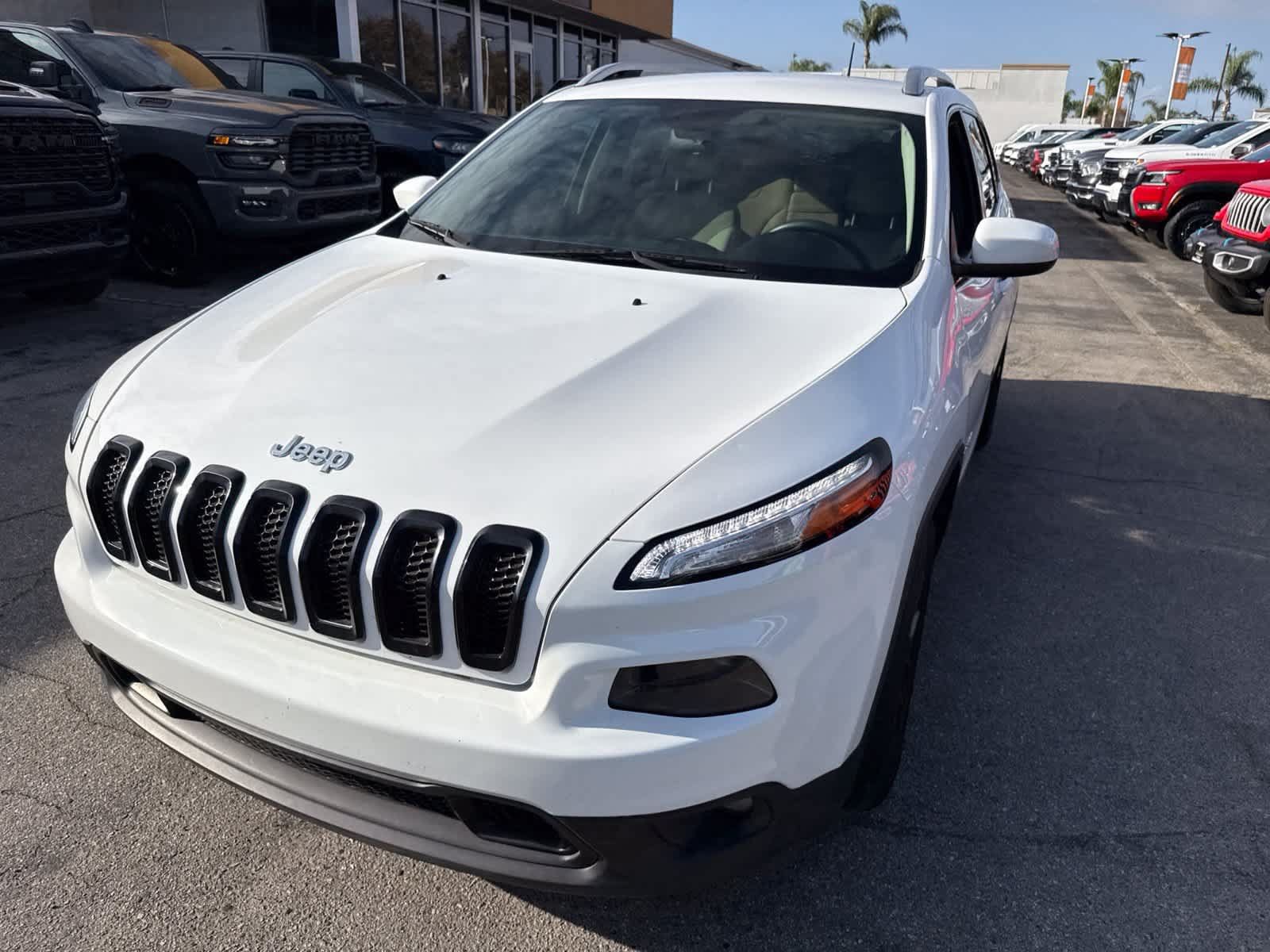 Used 2018 Jeep Cherokee Latitude FWD image 20