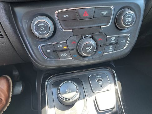 Used 2019 Jeep Compass Limited AWD/4WD image 18