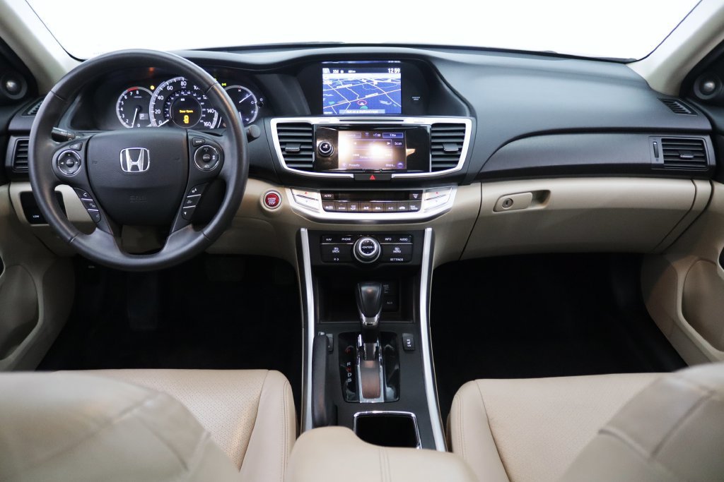 Used 2015 Honda Accord Touring image 16