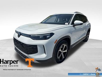 Used 2025 Volkswagen Tiguan SE w/ Panoramic Sunroof Package