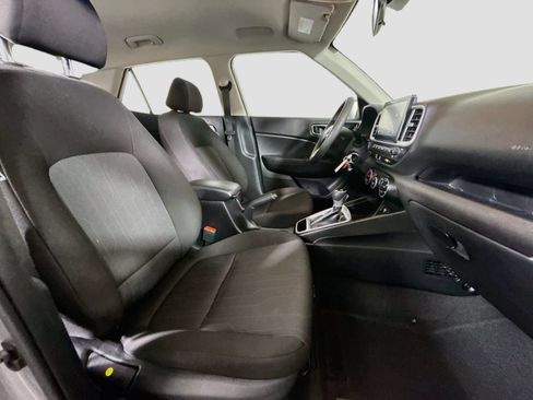 Used 2026 Hyundai Venue SE FWD image 24