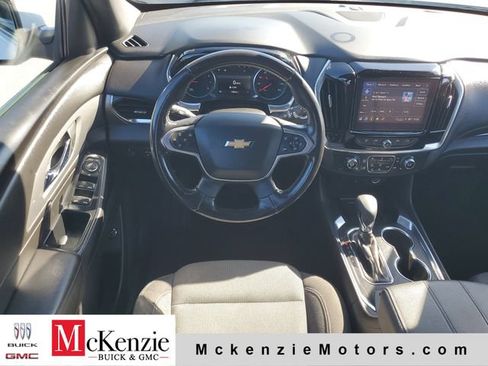Used 2022 Chevrolet Traverse LT FWD image 28