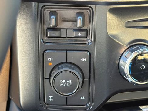 New 2025 Ford F250 Lariat w/ Chrome Package image 28