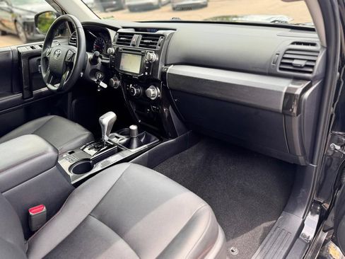 Used 2018 Toyota 4Runner TRD Off-Road Premium AWD/4WD image 24
