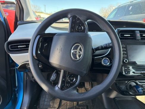 Used 2020 Toyota Prius LE image 12