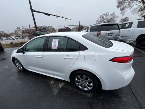 Used 2021 Toyota Corolla LE image 5