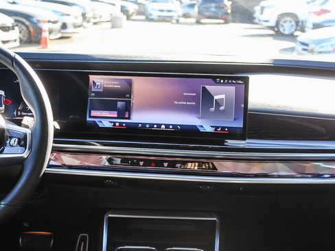 Used 2025 BMW 740i w/ Premium Package image 13