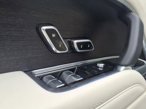 Used 2024 Land Rover Range Rover Long Wheelbase SE image 10