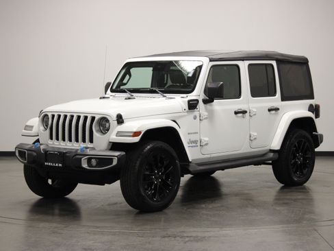 Used 2022 Jeep Wrangler Unlimited Sahara w/ Cold Weather Group AWD/4WD image 4
