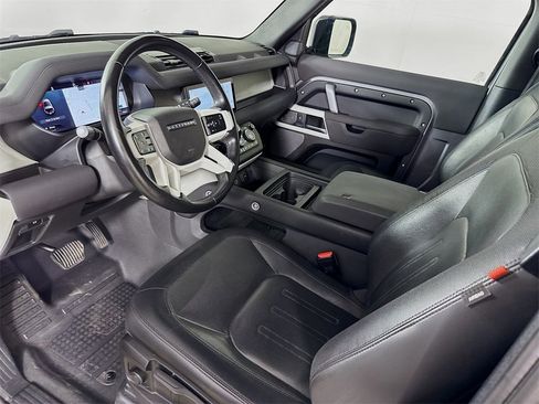 Used 2022 Land Rover Defender 90 X-Dynamic S image 25