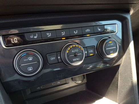 Used 2021 Volkswagen Tiguan SEL FWD image 35