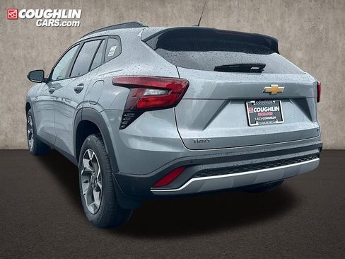 New 2025 Chevrolet Trax LT w/ Driver Confidence Package image 5